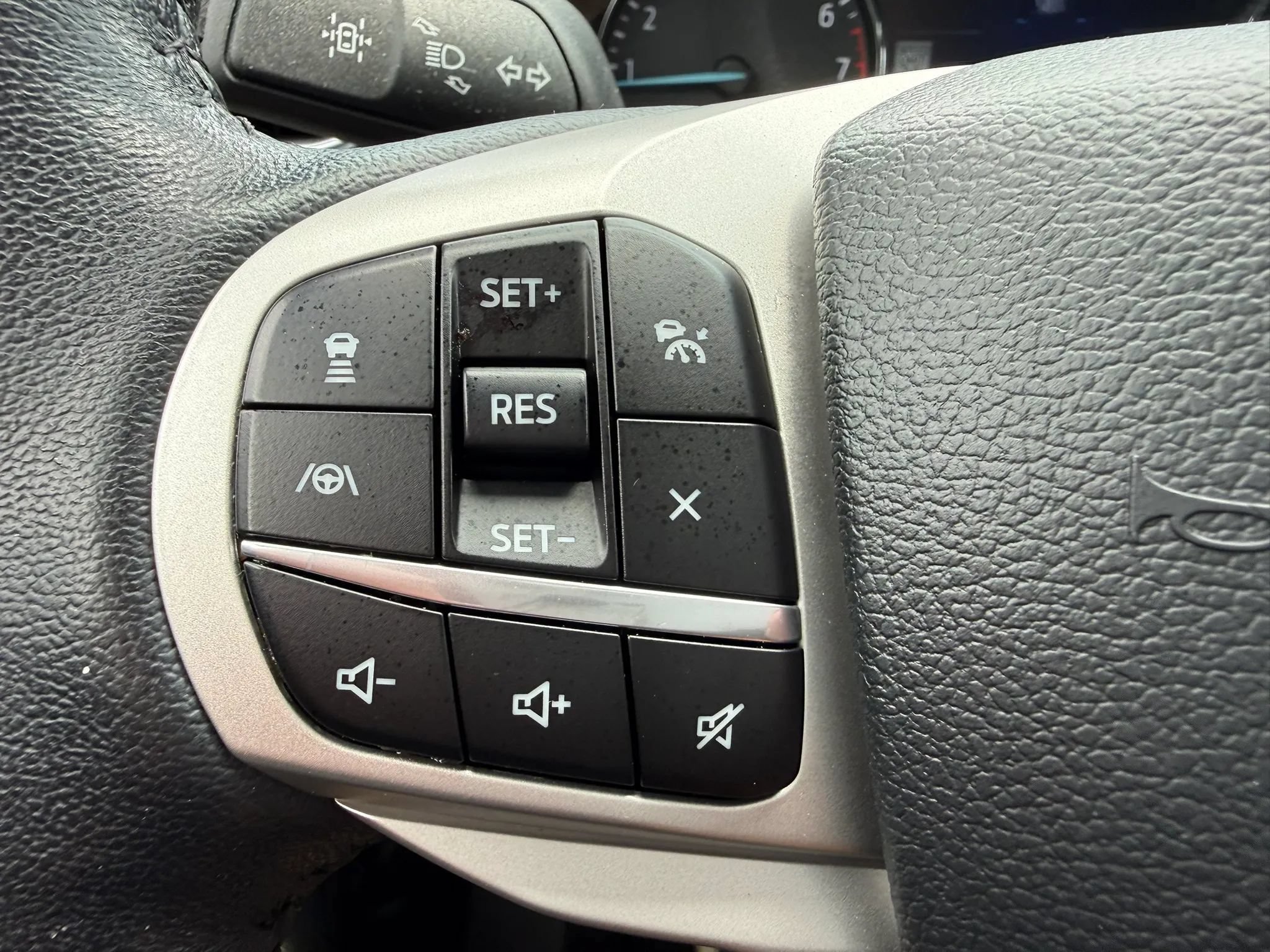 Used 2022 Ford Explorer XLT w/ Equipment Group 202A AWD/4WD image 29