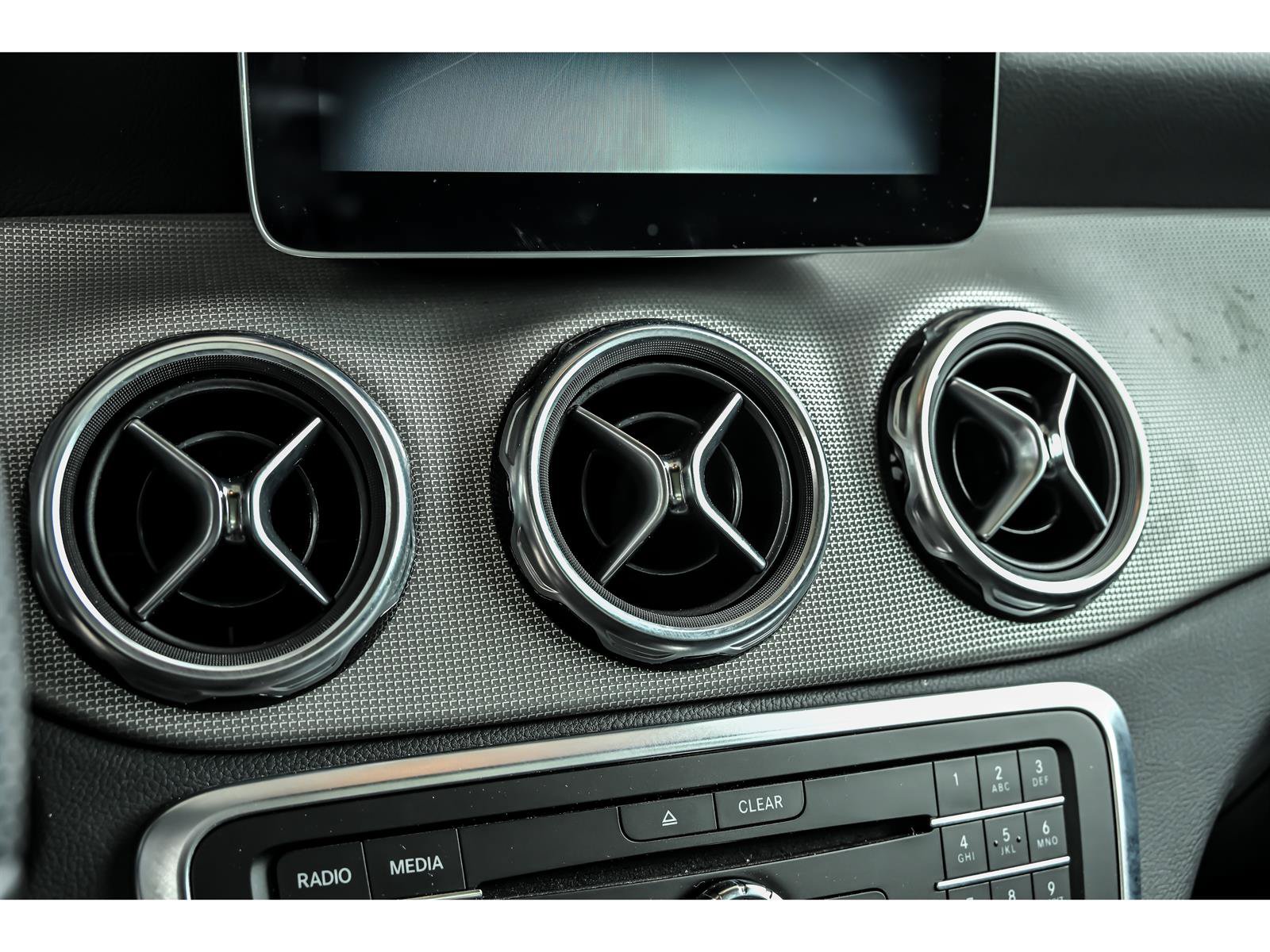Used 2019 Mercedes-Benz GLA 250 4MATIC image 22