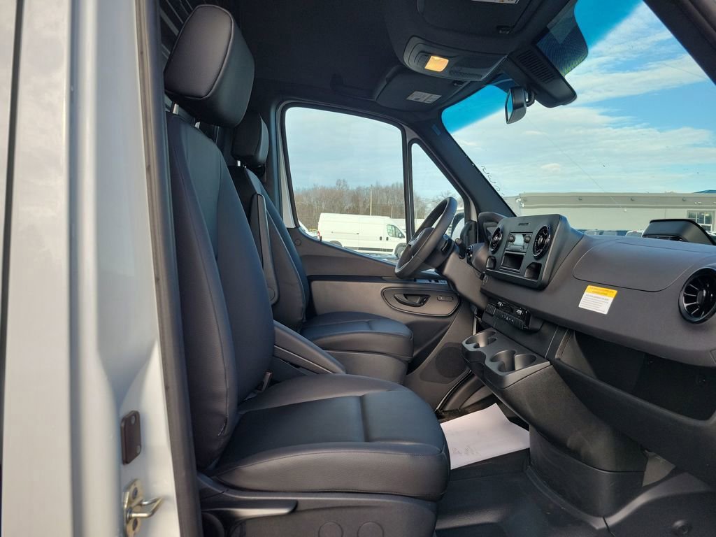 Used 2025 Mercedes-Benz Sprinter 2500 image 19