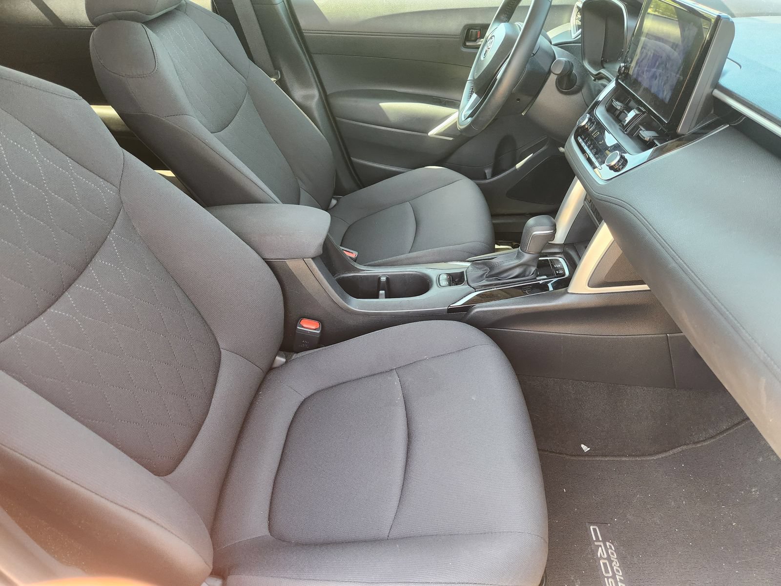 Used 2024 Toyota Corolla Cross LE FWD image 17