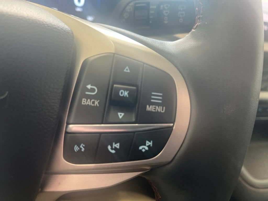 Used 2025 Ford Explorer Active AWD/4WD image 20