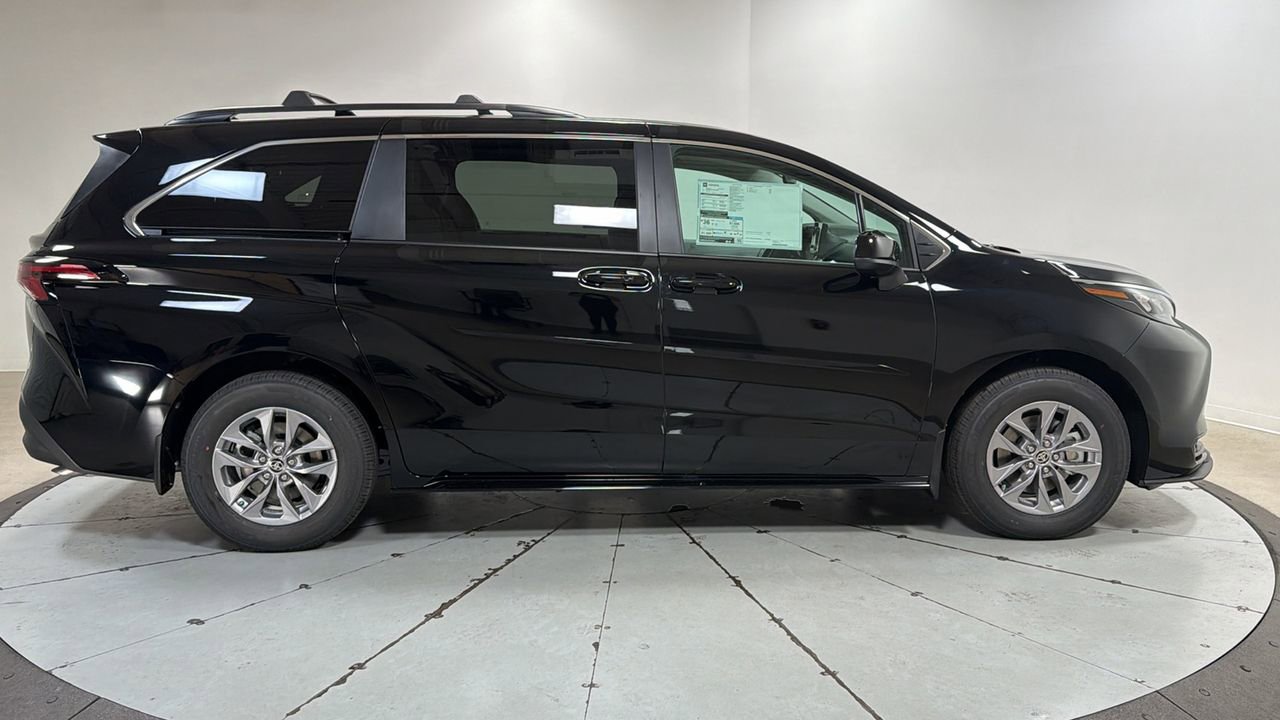 New 2026 Toyota Sienna LE image 6