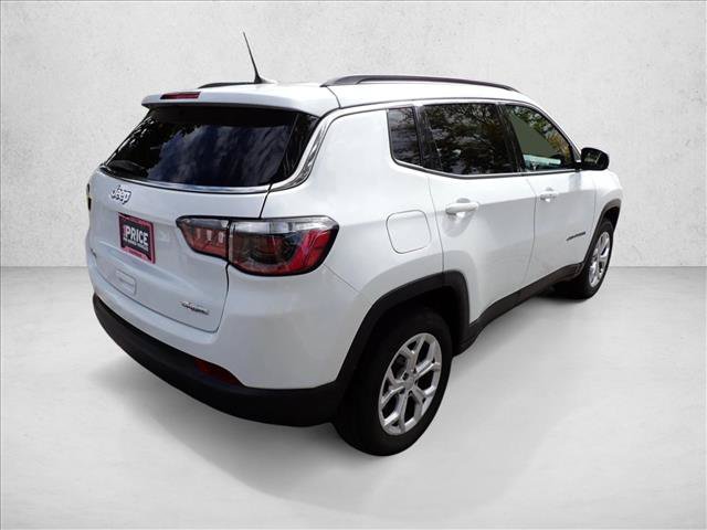 Used 2024 Jeep Compass Latitude AWD/4WD image 4