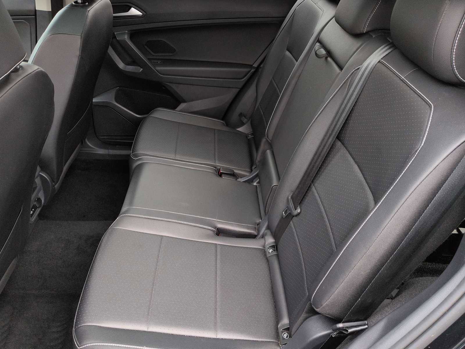 Used 2021 Volkswagen Tiguan SE AWD/4WD image 19