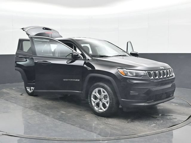 Used 2025 Jeep Compass Sport w/ Mopar Graphics Package AWD/4WD image 46