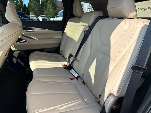 Certified 2025 INFINITI QX60 Luxe AWD/4WD image 12