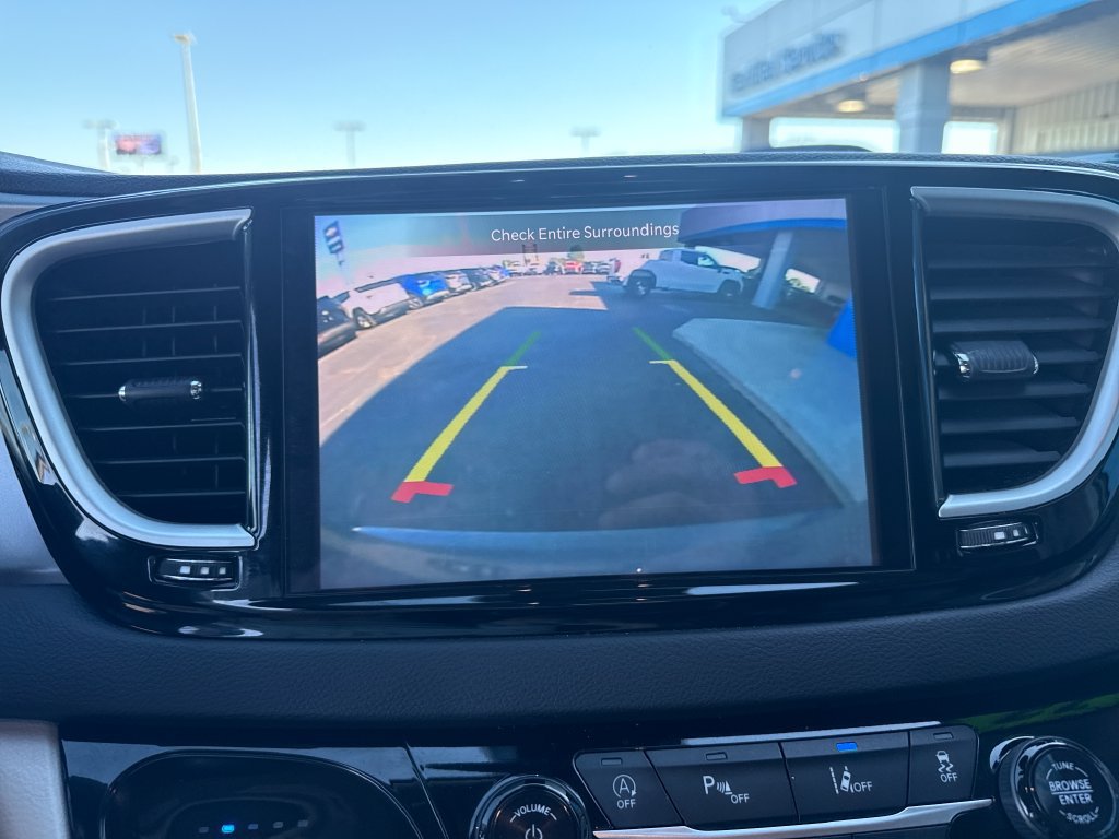 Used 2023 Chrysler Pacifica Touring-L FWD image 23