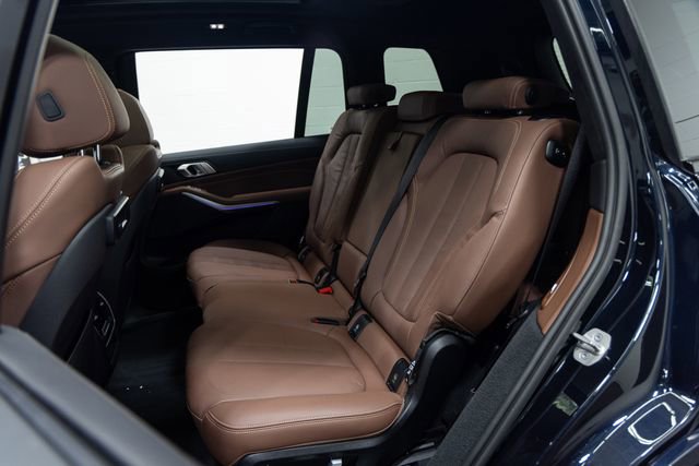 Used 2022 BMW X7 xDrive40i w/ M Sport Package AWD/4WD image 23
