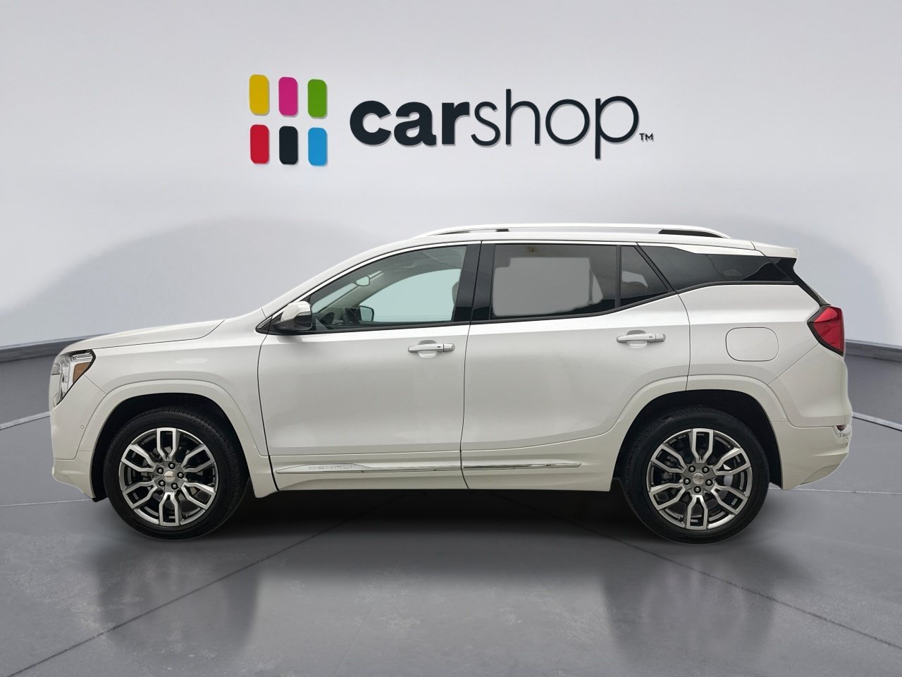 Used 2024 GMC Terrain Denali w/ Denali Premium Package AWD/4WD image 2