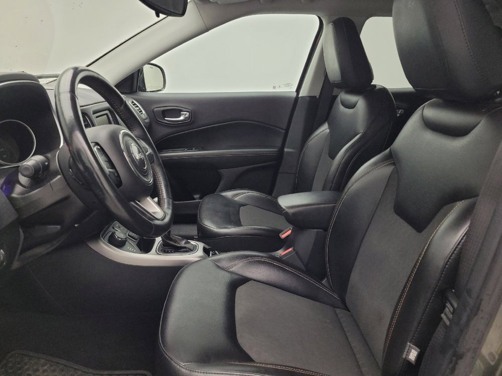 Used 2018 Jeep Compass Latitude w/ Cold Weather Group AWD/4WD image 17