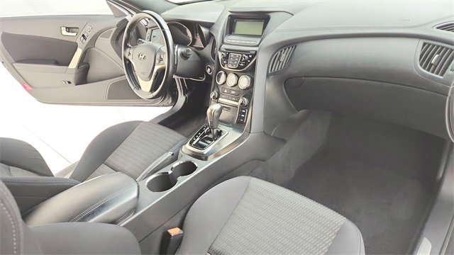 Used 2014 Hyundai Genesis 2.0T image 25
