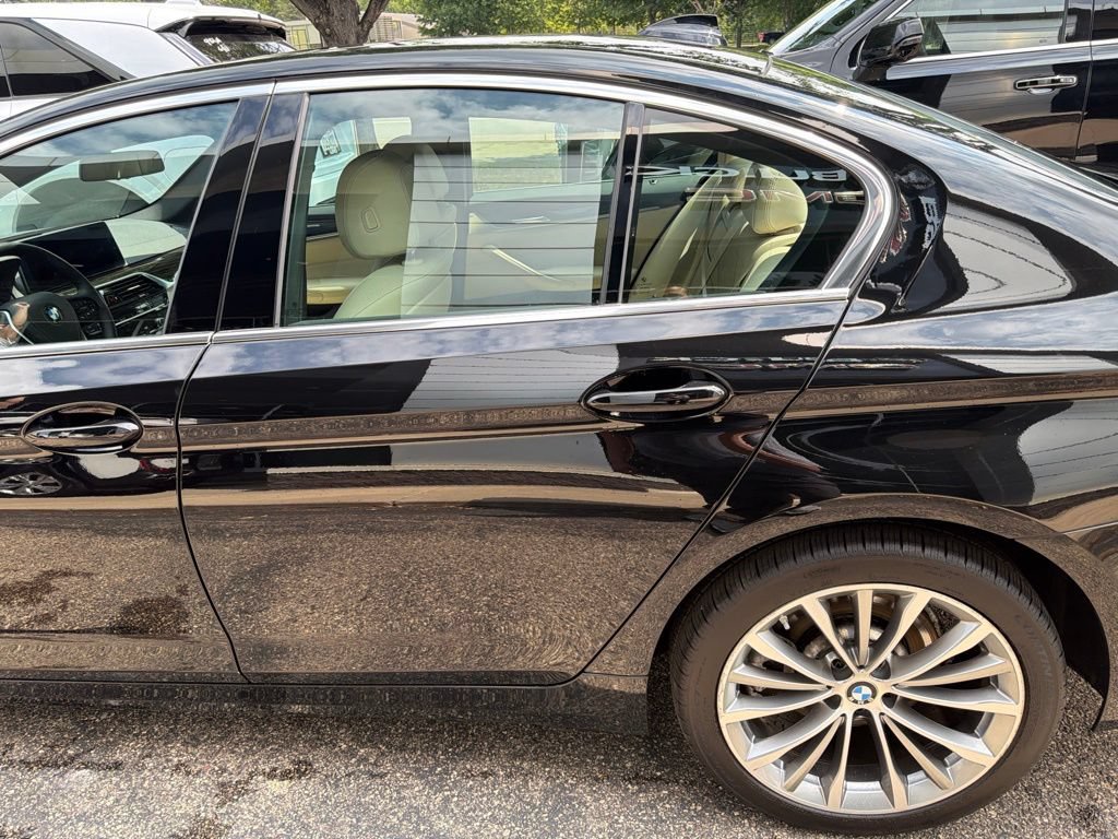 Used 2023 BMW 530i xDrive w/ Convenience Package AWD/4WD image 3