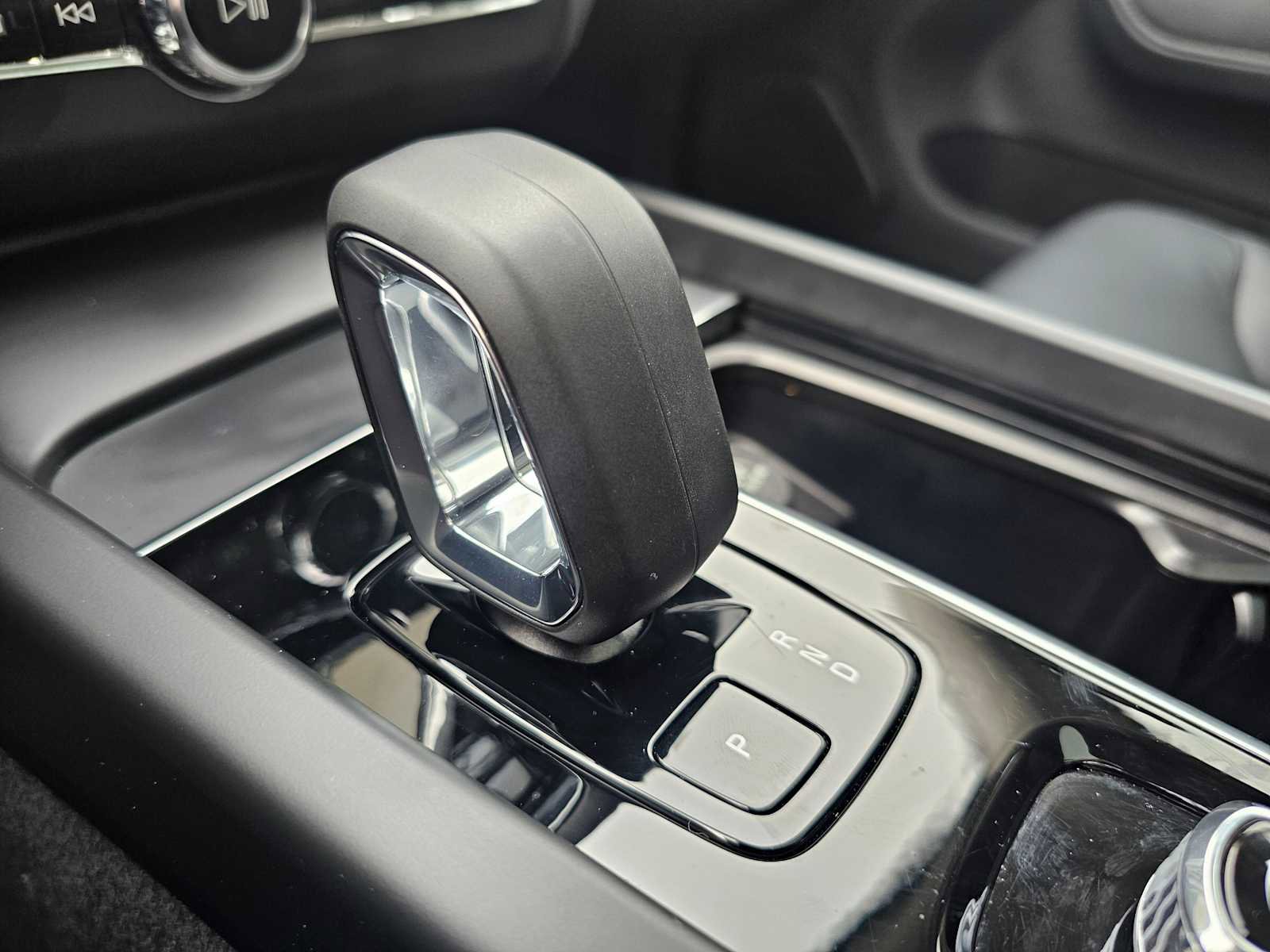 Certified 2025 Volvo XC60 B5 Core w/ Protection Package Premier image 39