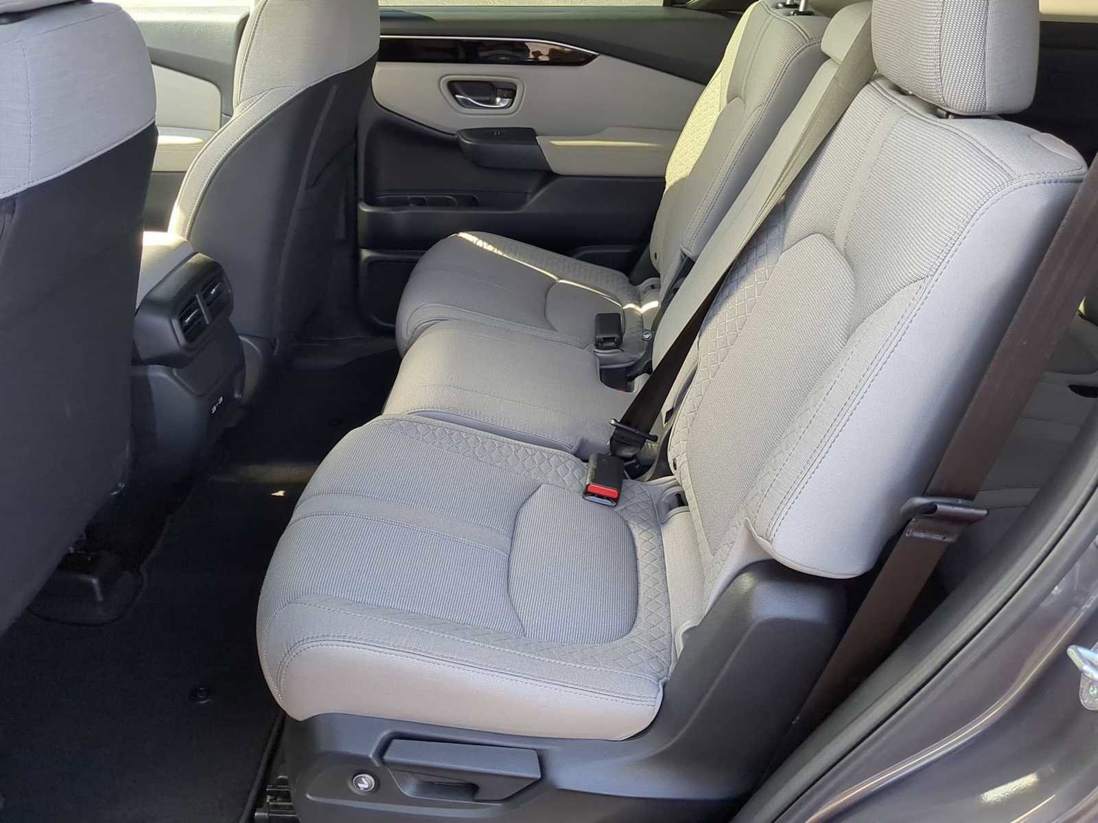 Used 2023 Honda Pilot LX image 21