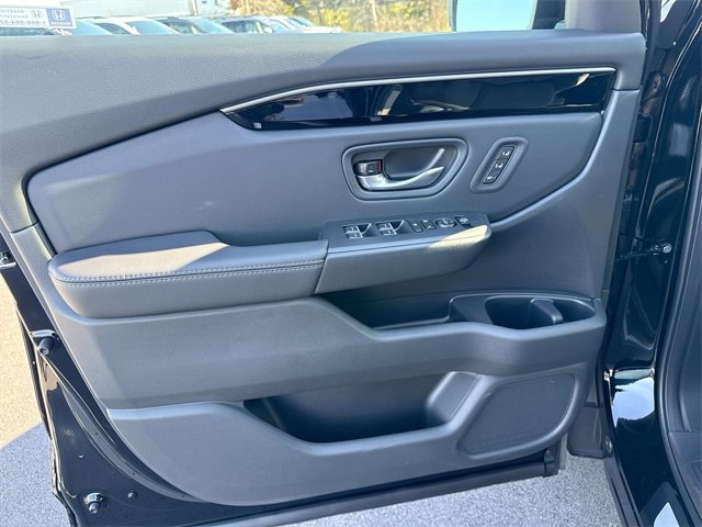 New 2025 Honda Pilot Touring image 14