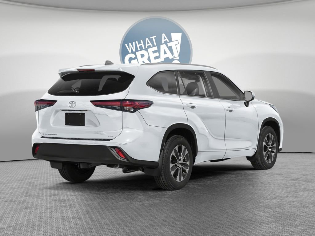 New 2026 Toyota Highlander Platinum image 3