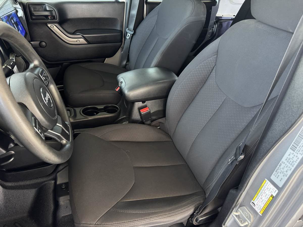 Used 2015 Jeep Wrangler Unlimited Sport AWD/4WD image 16