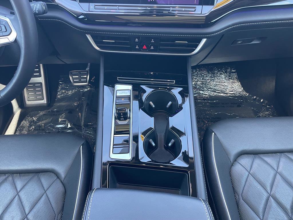 Used 2024 Volkswagen Atlas SEL Premium R-Line image 17