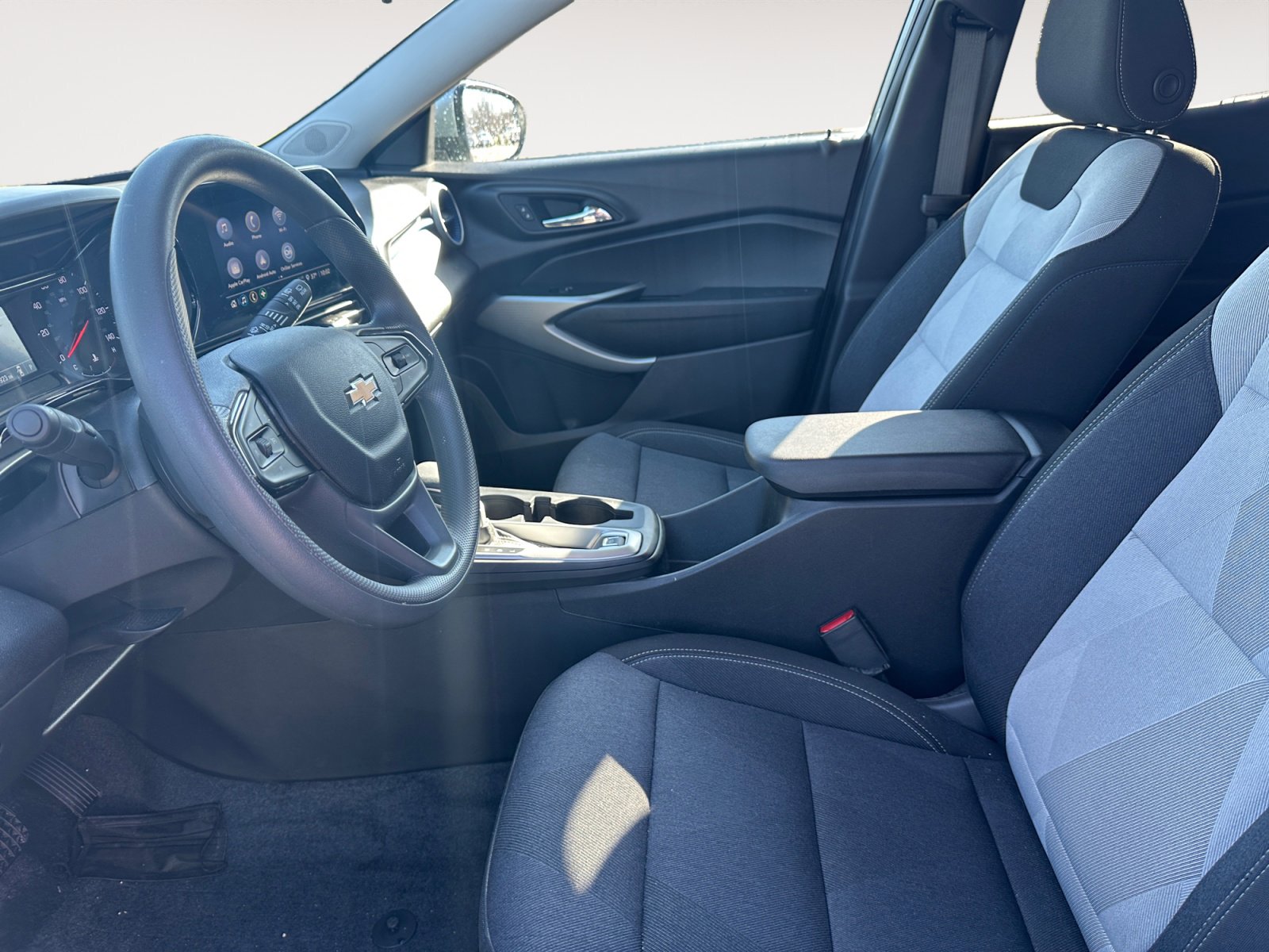 Used 2025 Chevrolet Trax LS w/ LS Convenience Package image 9