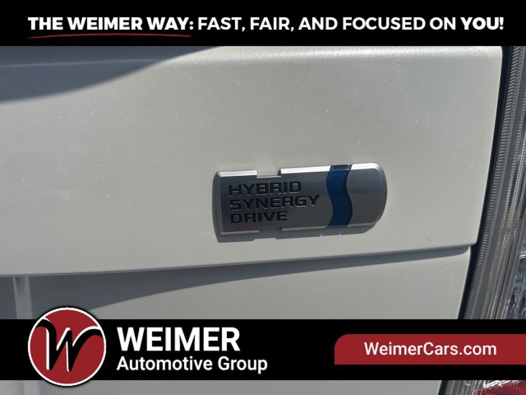 Used 2015 Toyota Prius Persona Series FWD image 19