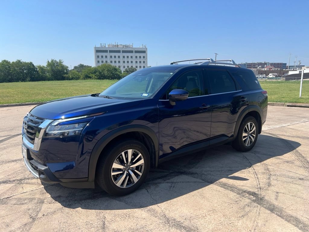 Used 2024 Nissan Pathfinder SL FWD image 1