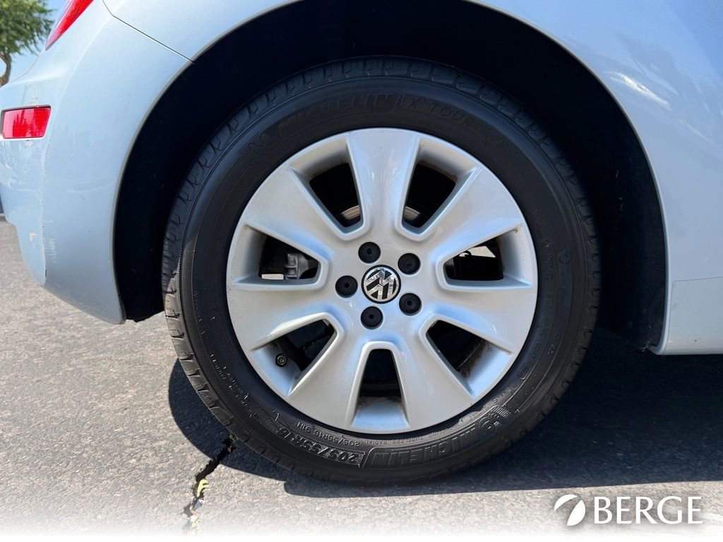 Used 2010 Volkswagen Beetle Final Edition FWD image 10
