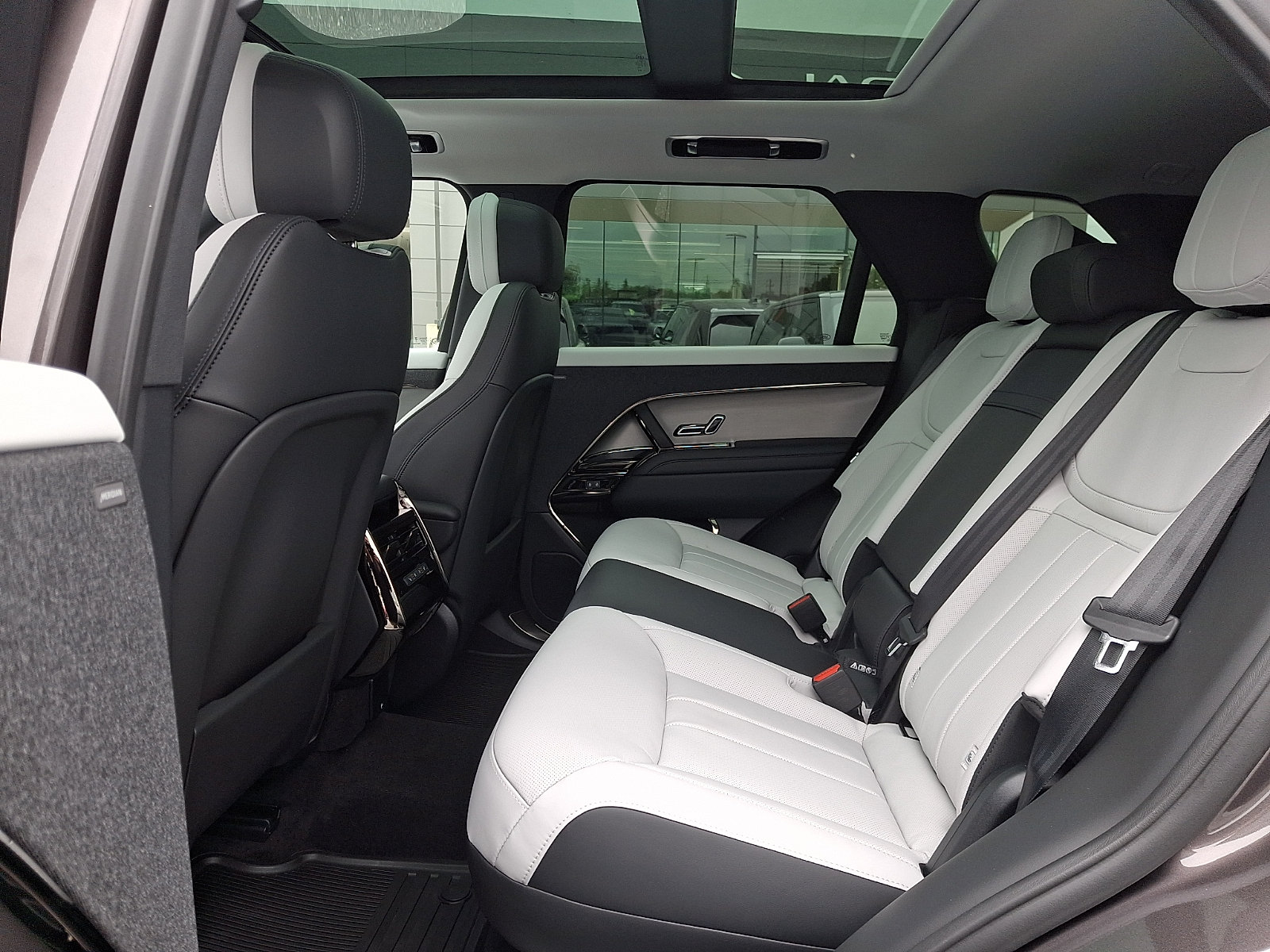 New 2026 Land Rover Range Rover Sport Dynamic SE AWD/4WD image 8