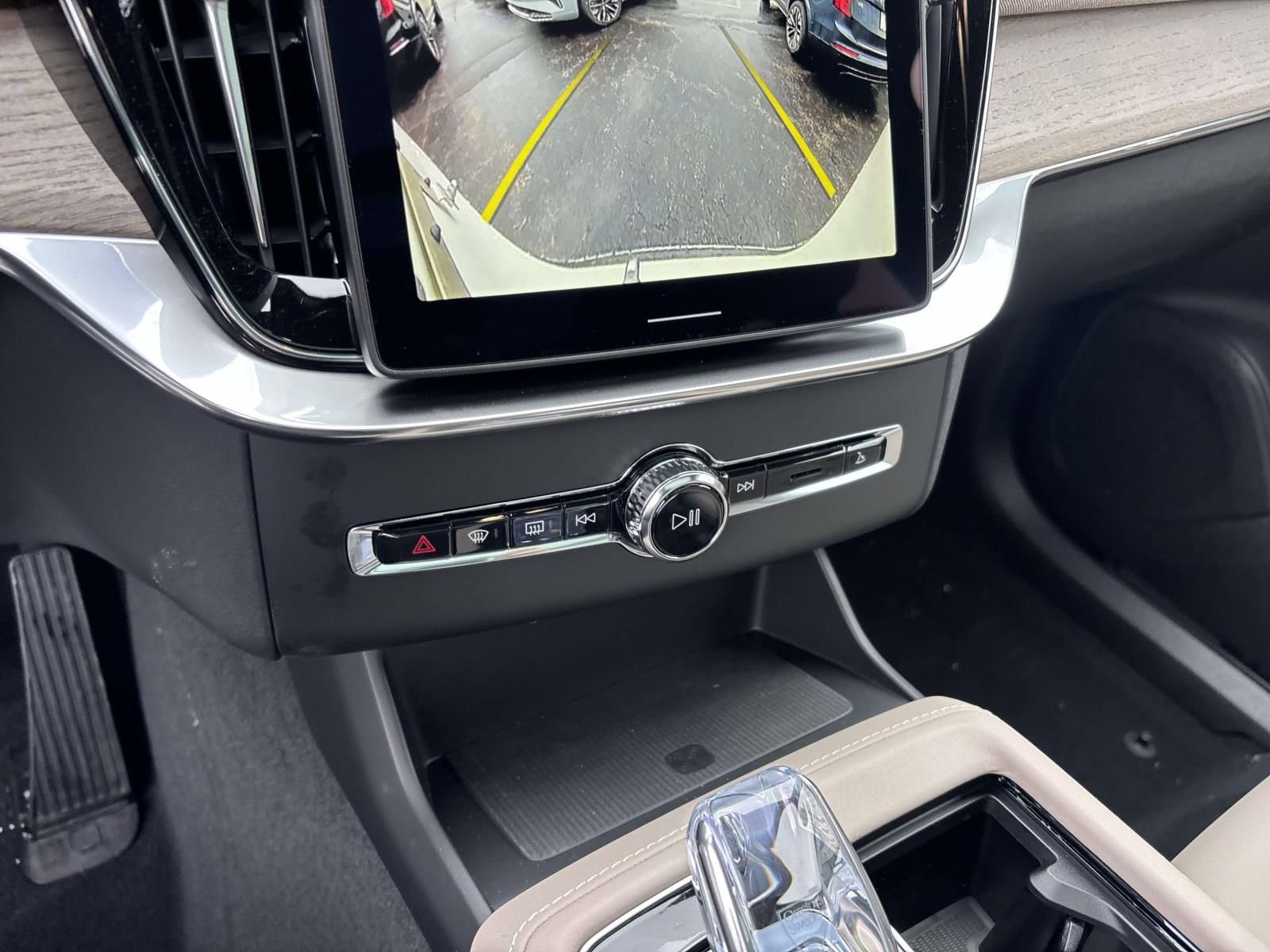 New 2026 Volvo XC90 B6 Plus w/ Protection Package Premier image 22