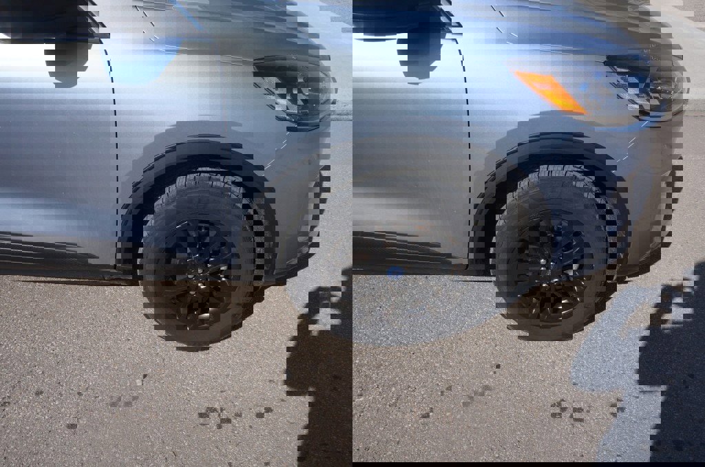 Used 2022 Ford Escape SE w/ Cold Weather Package image 2