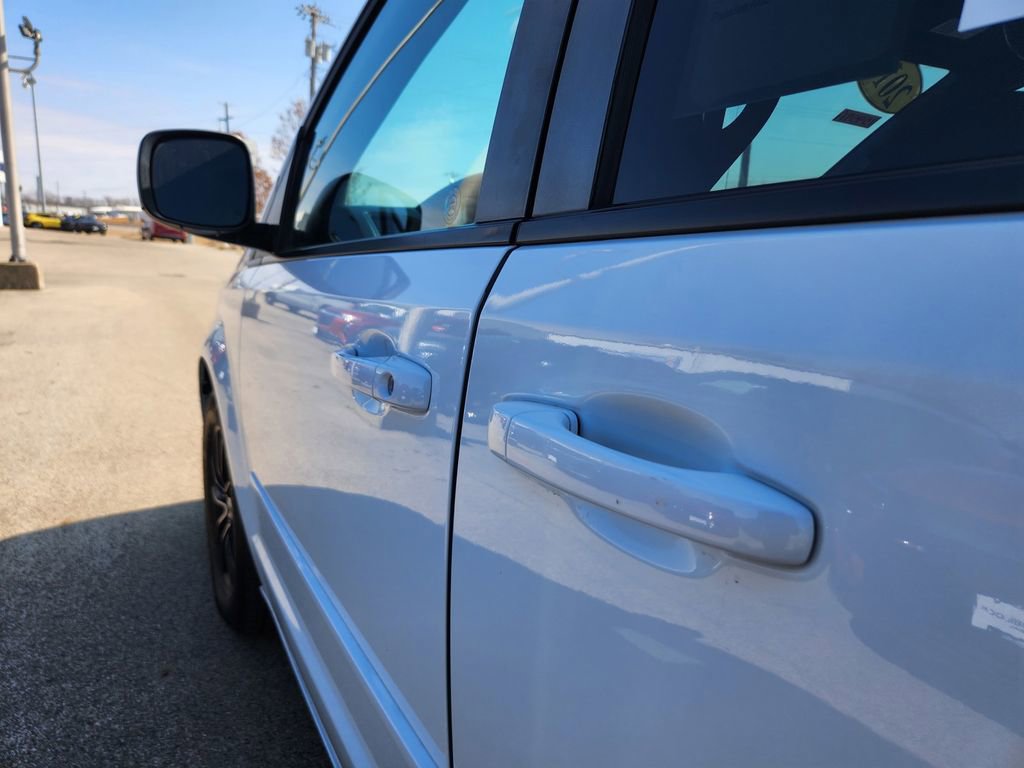 Used 2017 Dodge Grand Caravan GT image 41