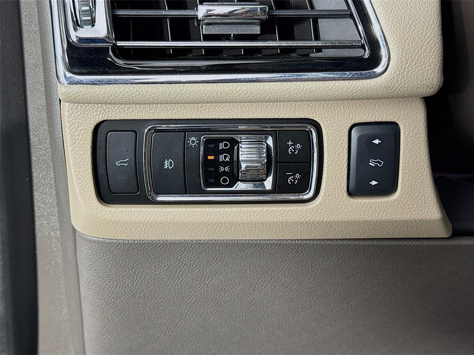 Used 2024 Lincoln Navigator L Reserve AWD/4WD image 10