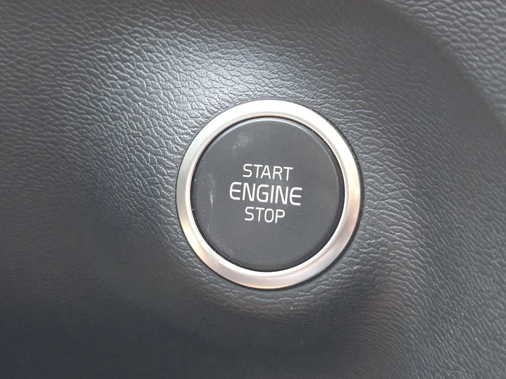 Used 2024 Volvo XC40 B5 Core AWD/4WD image 16