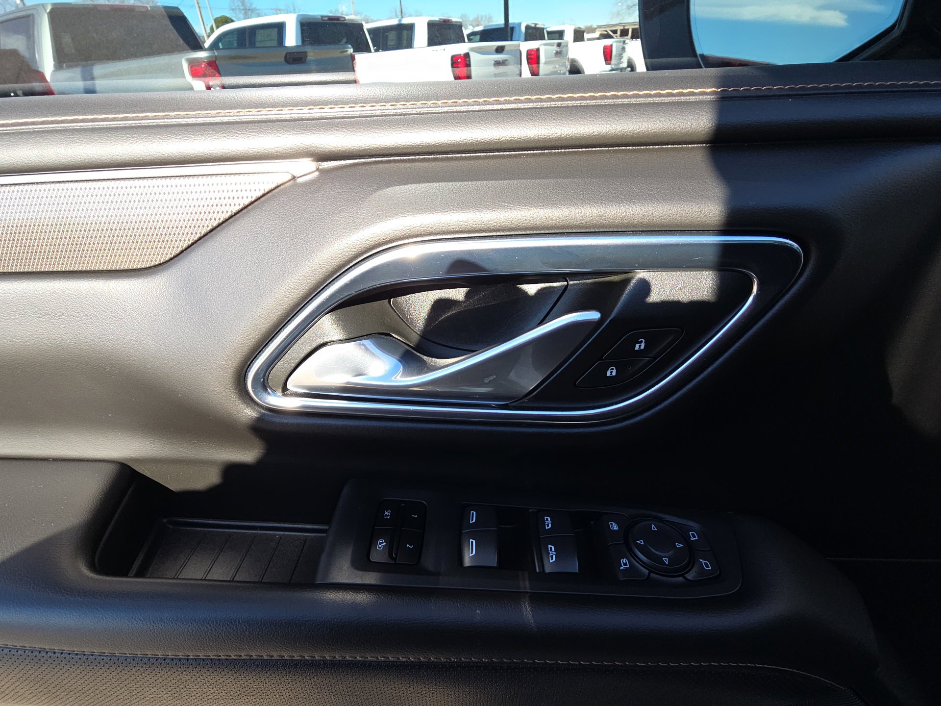 Used 2023 GMC Yukon XL AT4 w/ Technology Package image 13