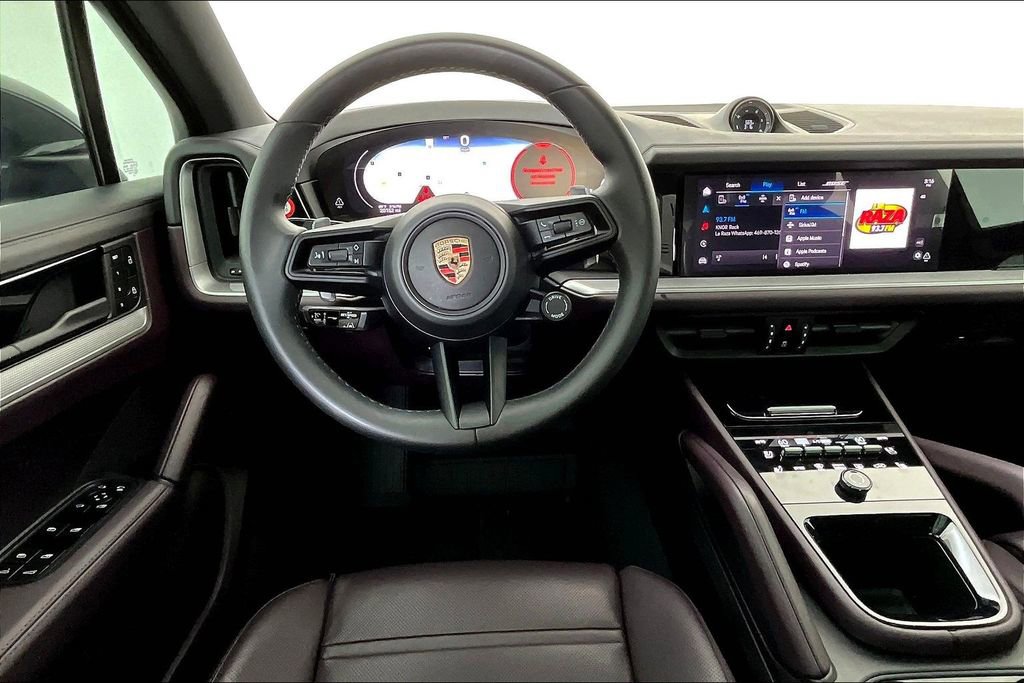 Used 2024 Porsche Cayenne image 8