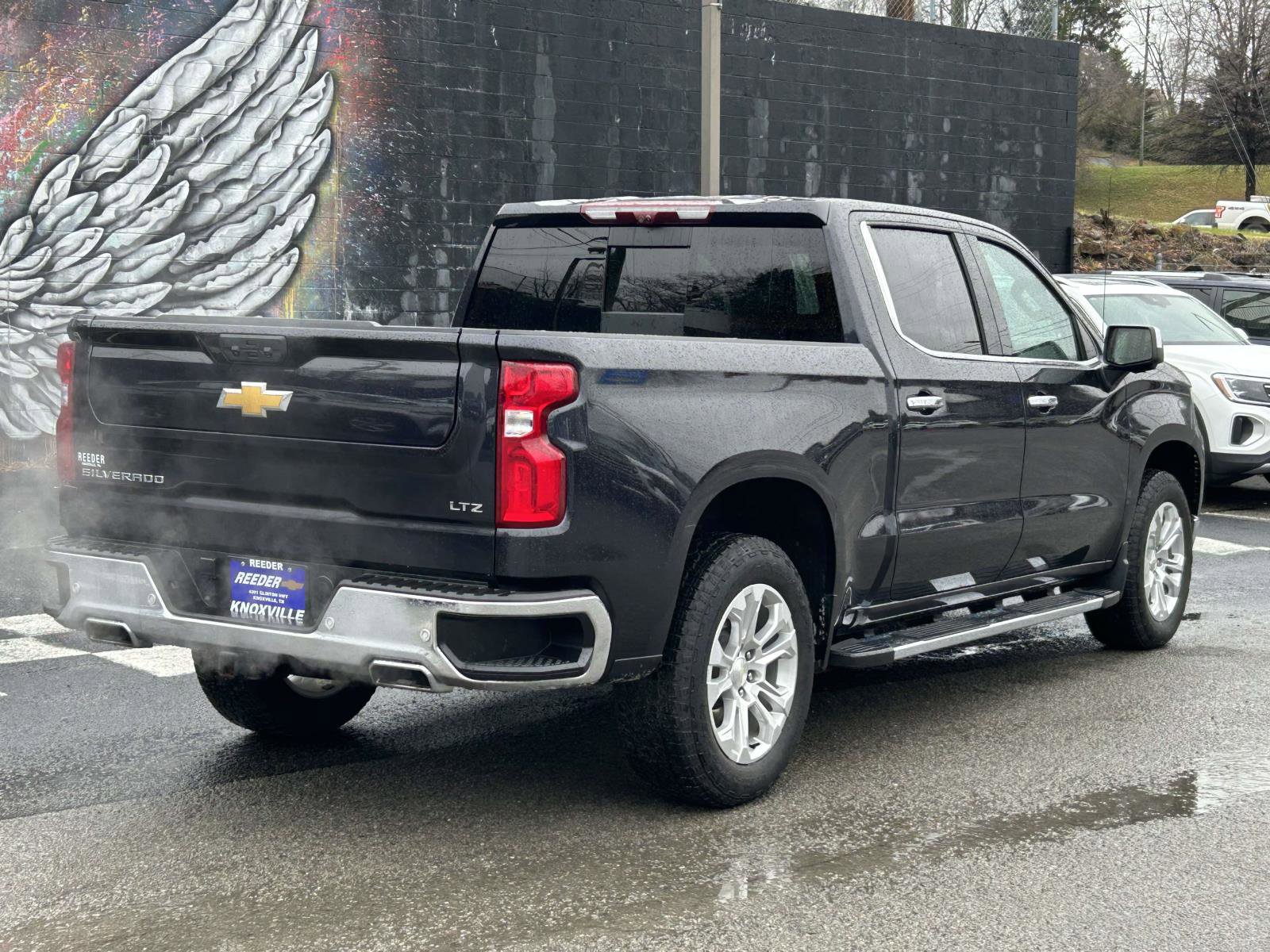 Used 2024 Chevrolet Silverado 1500 LTZ image 3