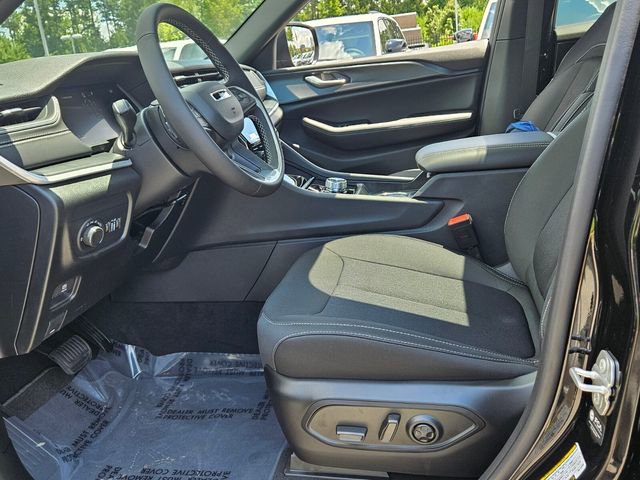 New 2025 Jeep Grand Cherokee L Laredo image 5