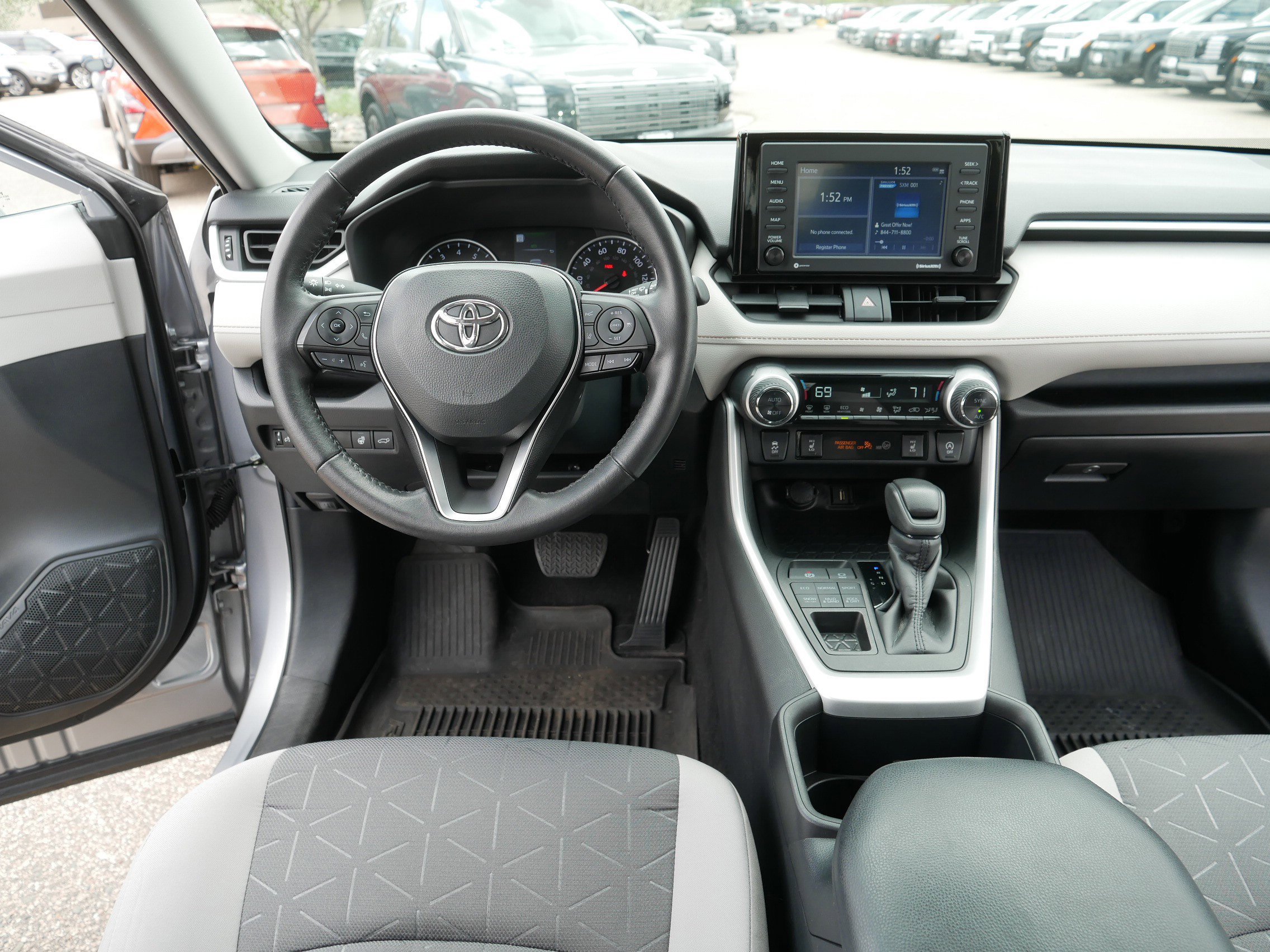 Used 2022 Toyota RAV4 XLE w/ Convenience Package AWD/4WD image 20