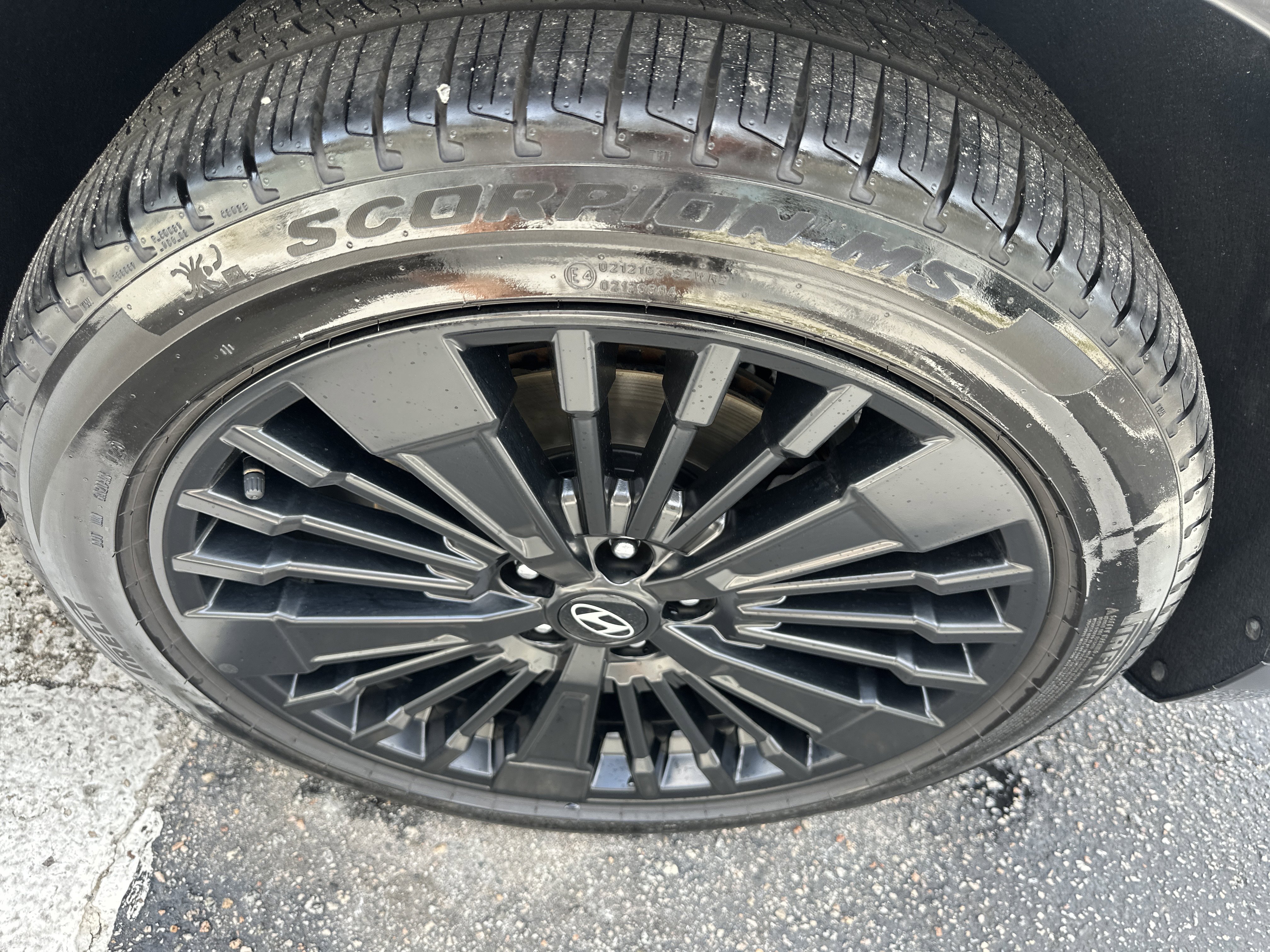 Used 2025 Hyundai Santa Fe Calligraphy image 3