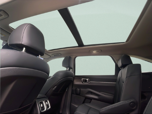 Certified 2025 Kia Sorento EX AWD/4WD image 16