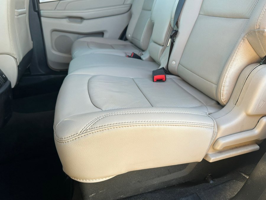 Used 2018 Ford Explorer Limited image 32