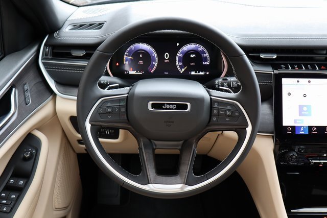 New 2025 Jeep Grand Cherokee Limited image 16
