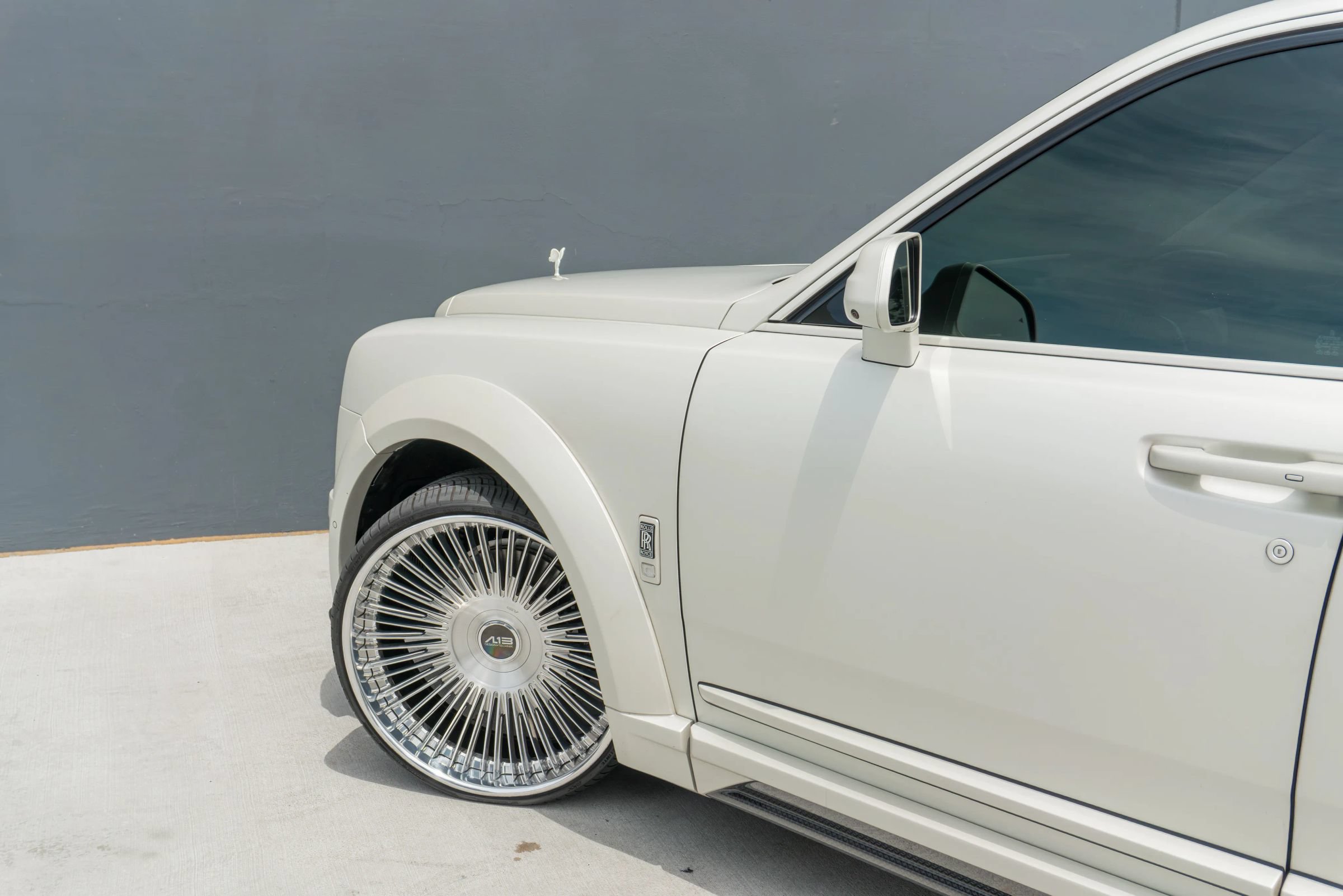 Used 2025 Rolls-Royce Cullinan AWD/4WD image 52