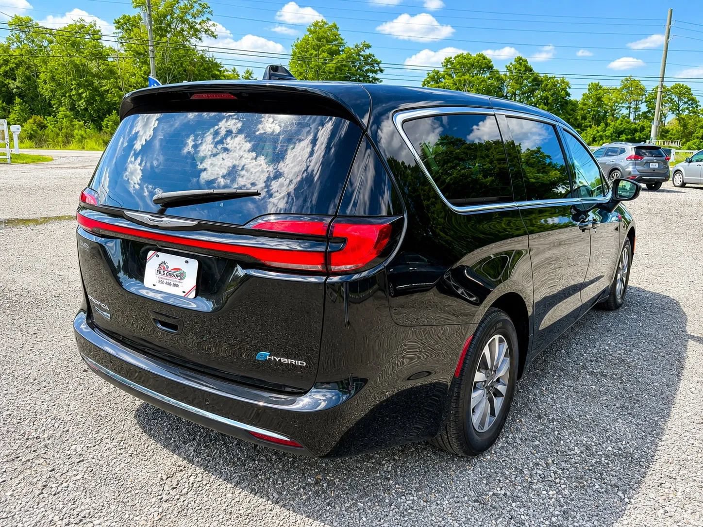 Used 2023 Chrysler Pacifica Touring-L FWD image 6