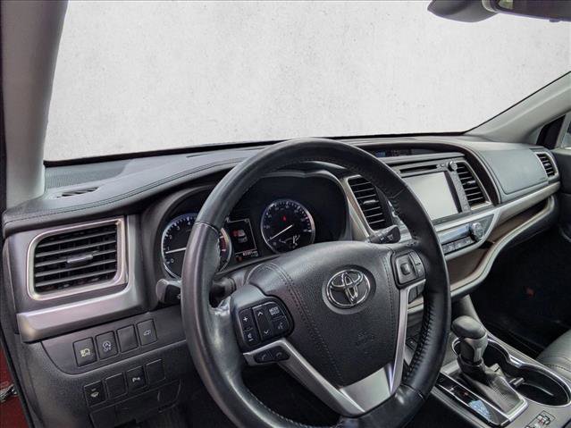 Used 2017 Toyota Highlander Limited image 10