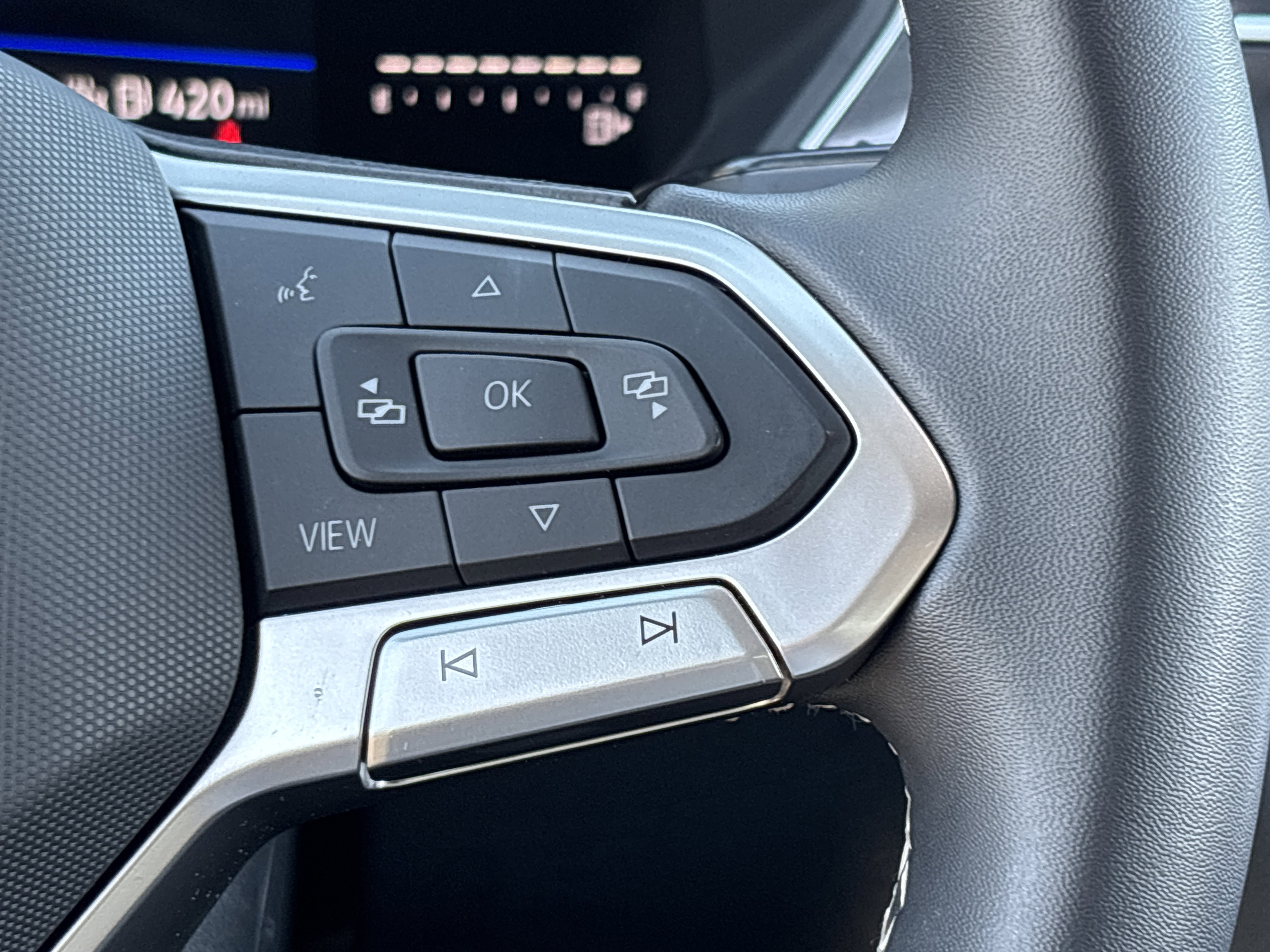 Certified 2023 Volkswagen Tiguan SE FWD image 27