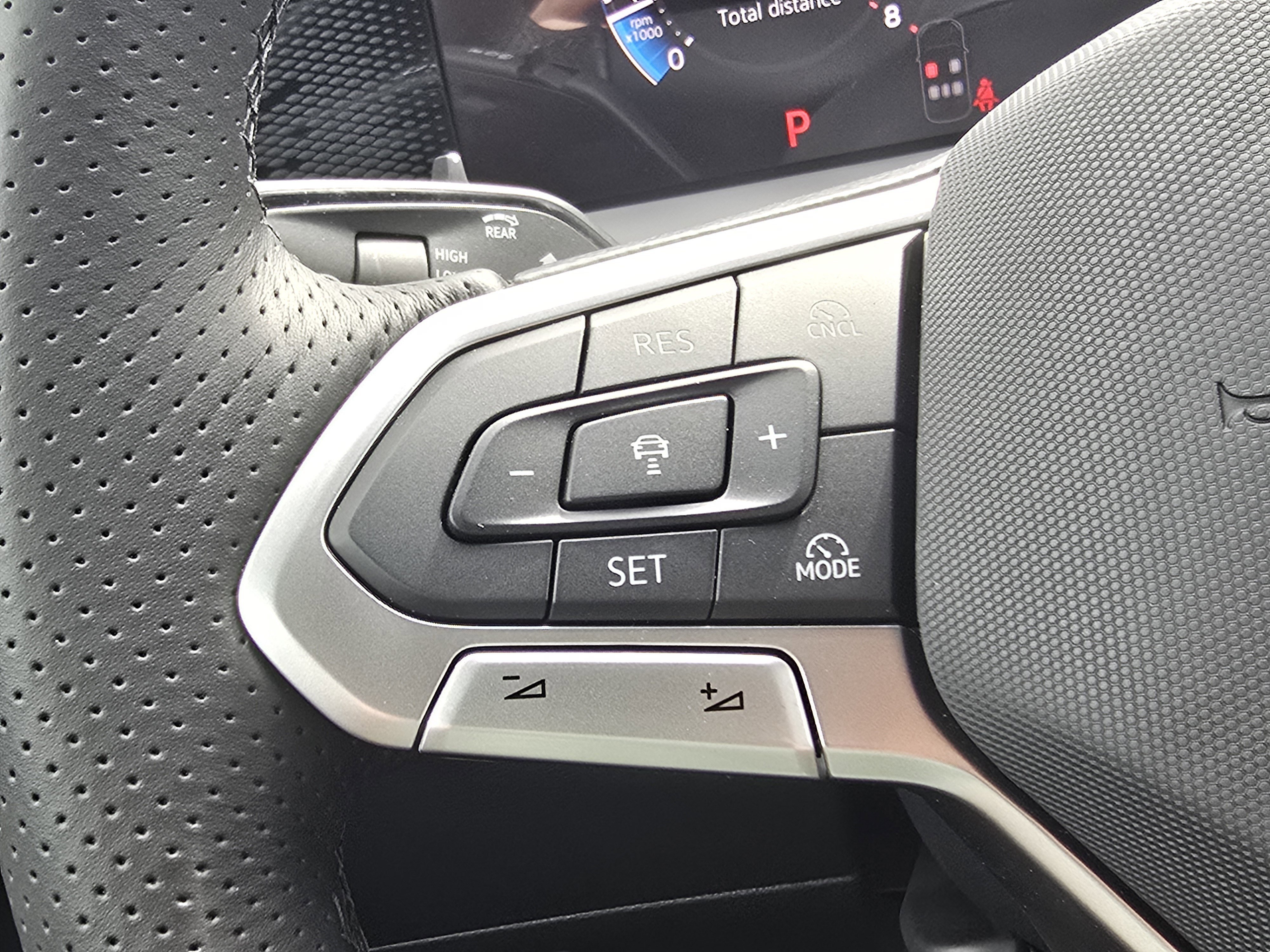 New 2026 Volkswagen Tiguan SE R-Line FWD image 26