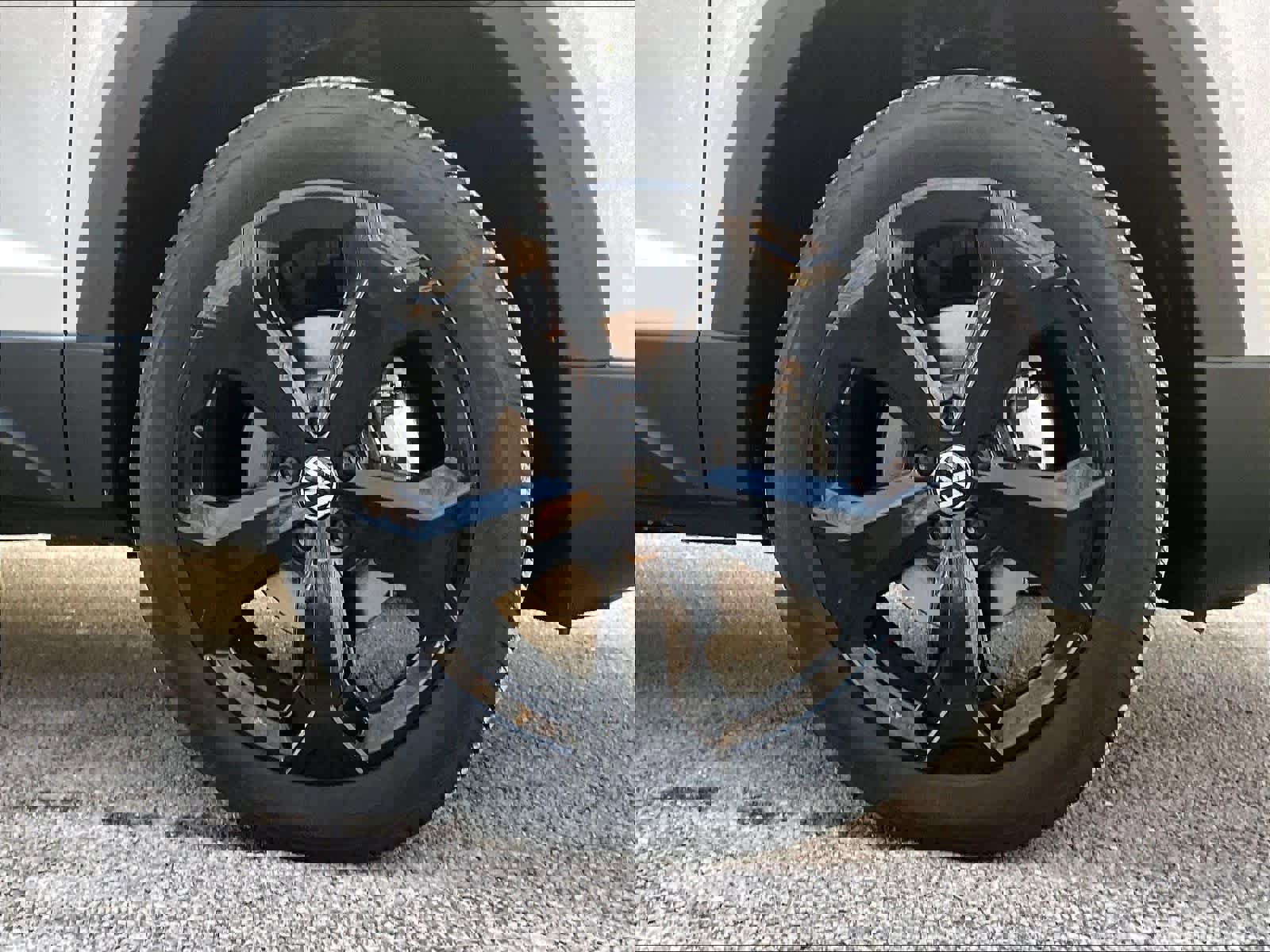 New 2026 Volkswagen Taos SE image 8