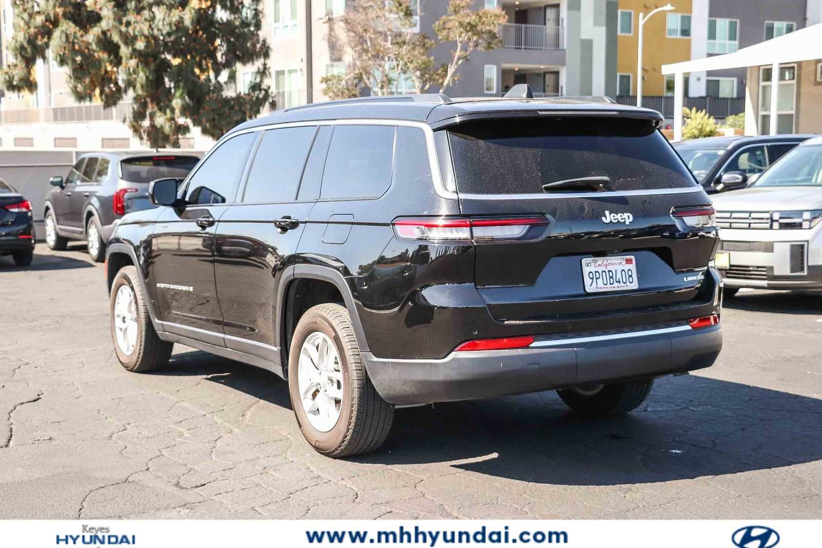 Used 2024 Jeep Grand Cherokee L Laredo RWD image 2