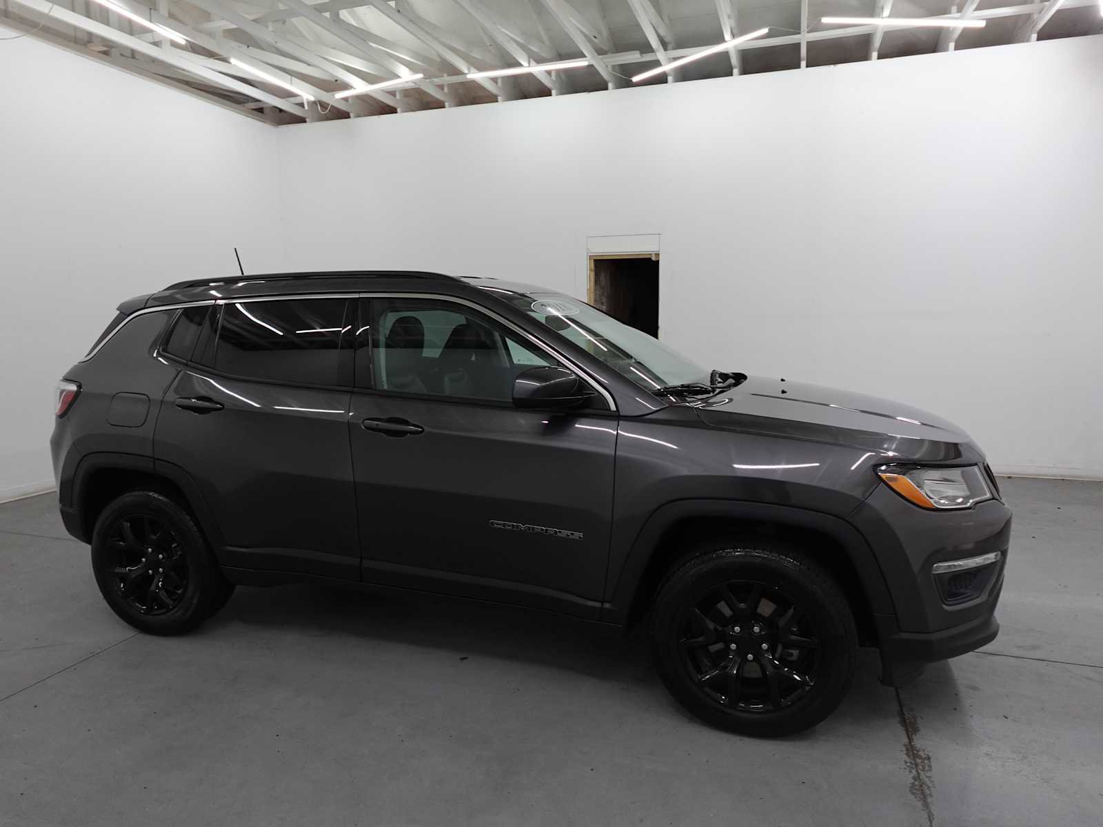 Used 2018 Jeep Compass Latitude w/ Popular Equipment Group AWD/4WD image 4