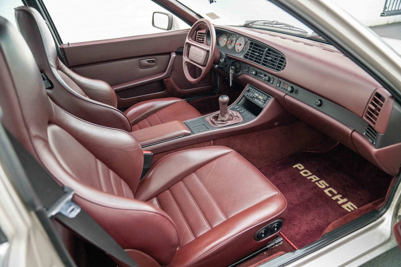 Used 1986 Porsche 944 Turbo RWD image 31